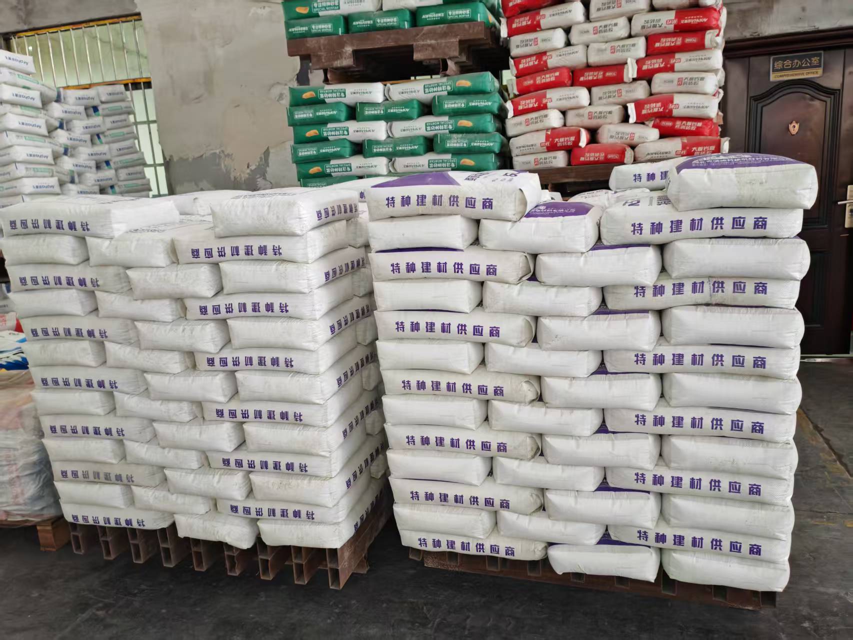 申扎拱顶带模注浆料